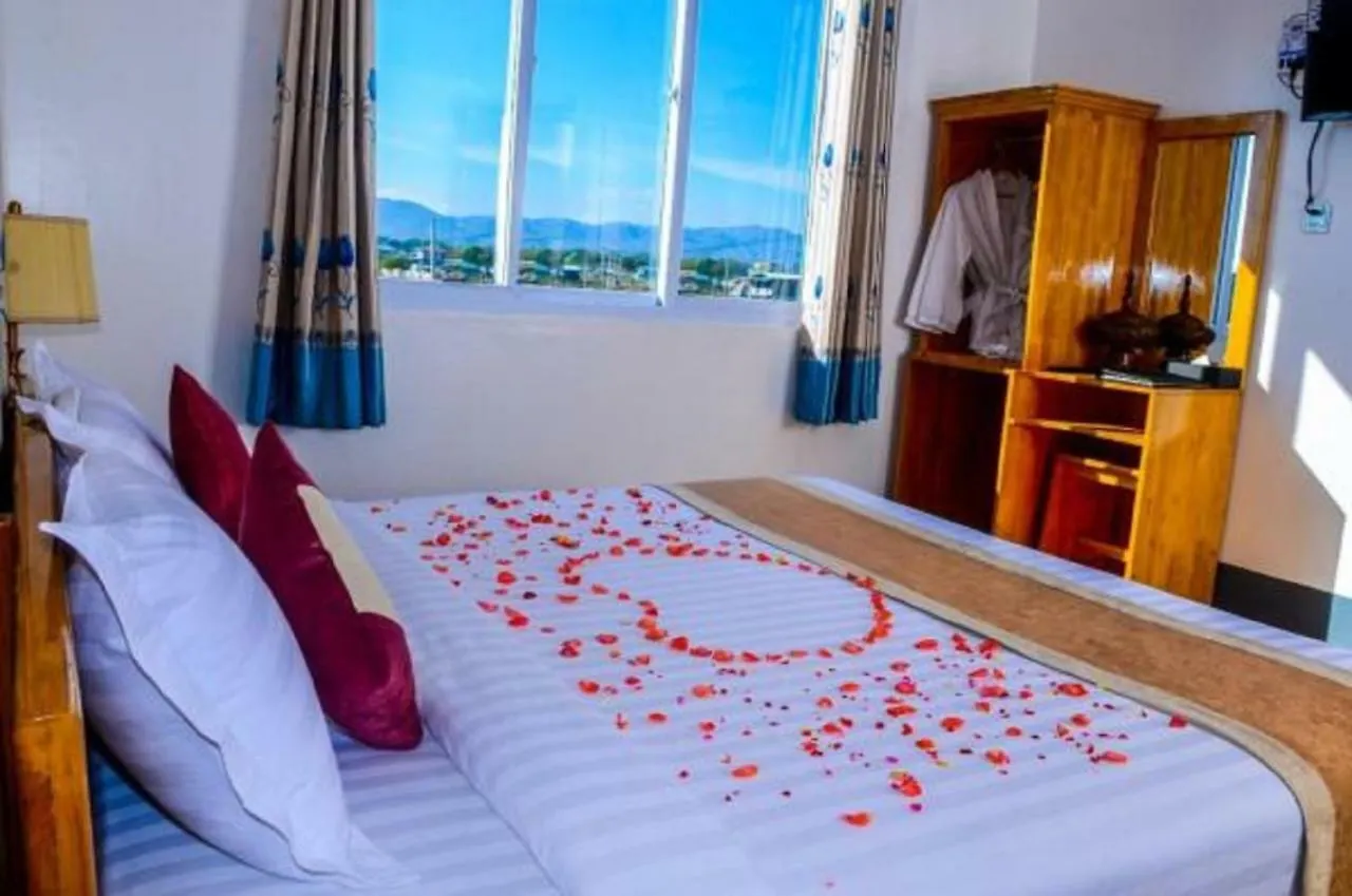 Khaing Shwe Wah Motelの連絡先